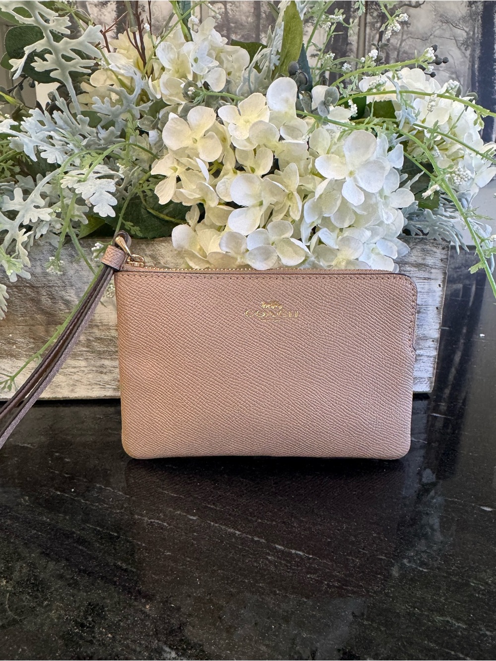 🤎Coach Pebble Leather Wristlet in Tan Neutral